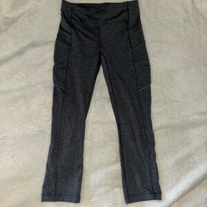 Grey Lululemon Leggings 3/4 length with pockets
